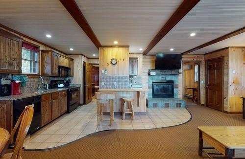 North Lake George Cabin | Trout House Village Resort