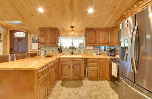 Freedom Cabin | Trout Ponds & Sauna: Unique Log Cabin in Freedom