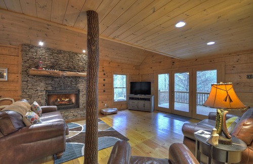 Epworth Cabin | Trout Stream Bliss: Cabin with Hot Tub Beckons