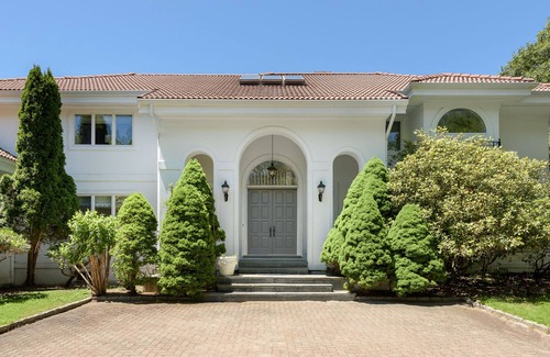North Sea Villa | True Mediterranean Villa in heart of Hampton's-5 BR/6 Bath-Fully Renovated