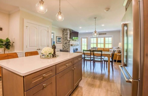 North Conway Condo | True Upscale Ski In & Out Condo with Pool & Hot Tub