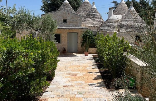 Castellana Grotte Villa | Trulli complex with pool in Puglia near town - lamabuonasera