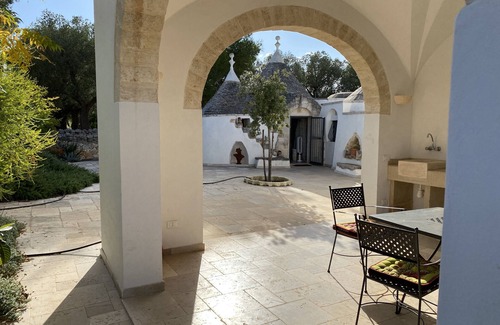 Ostuni Villa | Trullo Dipinto: private pool, secluded, yet central location for beach & culture