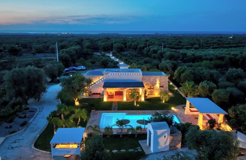 Ostuni Villa | Trullo with salt pool, sea view, BC. WiFi, 4 km from the sea, 4 km from Ostuni