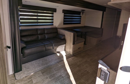 East Haven  Rutland County House | Truly 4 Season Brand New RV 20 min from Killington