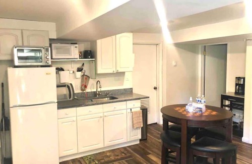 Waltham Apartment | Tucked away garden level studio near Cambridge 4172