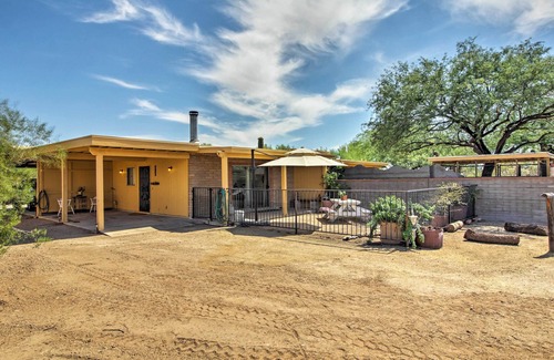 Tanque Verde Apartment | Tucson Casita w/Fireplace: View Animals & Mtns