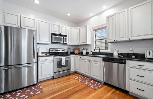 Sam Hughes House | Tucson Tip-Off Spot Near Downtown & U of A