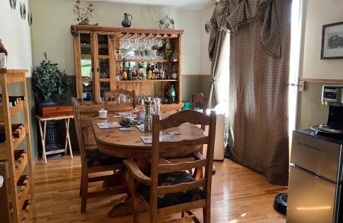 Cochrane House | Tudor House Bed and Breakfast