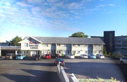 Hamilton Lake Hotel | Tudor Motor Lodge
