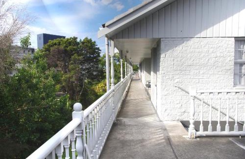Hamilton Lake Hotel | Tudor Motor Lodge