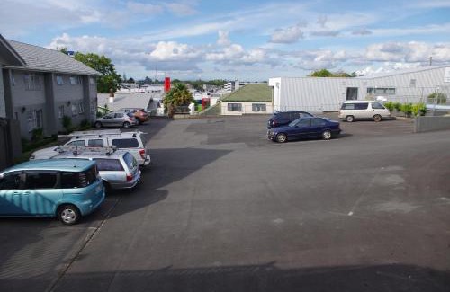 Hamilton Lake Hotel | Tudor Motor Lodge