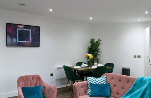 The Westside Apartment | Tudors eSuites JQ Regency Kingsize