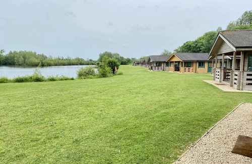 Ampney Crucis House | Tufty Lodge on the side of Lake Pochard