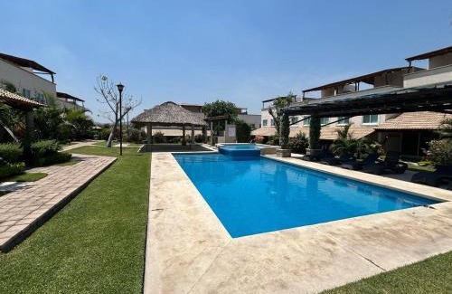 Jimenez Apartment | Tulipanes Pool AC WiFi