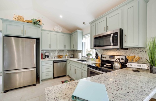 Cherry Street House | Tulsa Vacation Home ~ 3 Mi to Downtown
