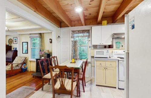 Oak Bluffs House | TumbleINN