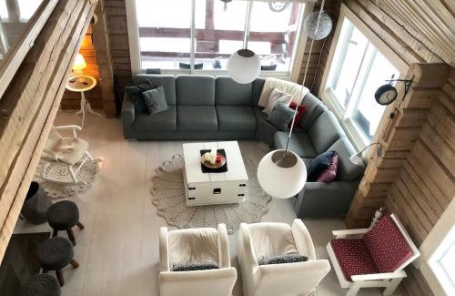 Kuusamo Ski Chalet | Tuovilan Lomamökki - Hot Tub - Lakeside log cabin