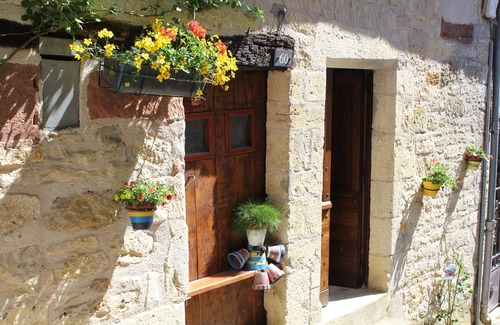 Turenne Cottage | Turenne Rent one of the most beautiful villages in France