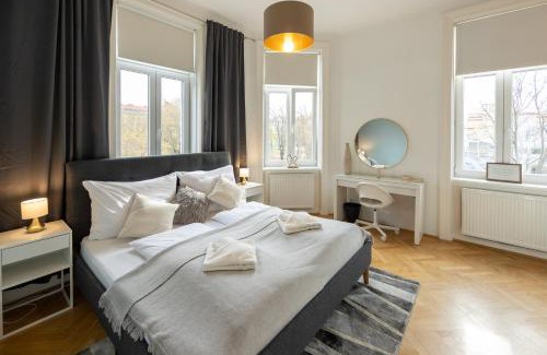 Funfhaus Apartment | Turquoise inspired deluxe centrally located