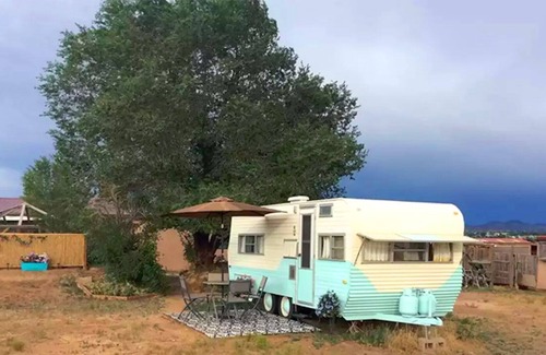 Santa Fe House | Turquoise Trail-er with Sunsets and llamas too
