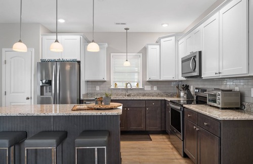 Bermuda Bay House | Turquoise Waves at Devonshire Place