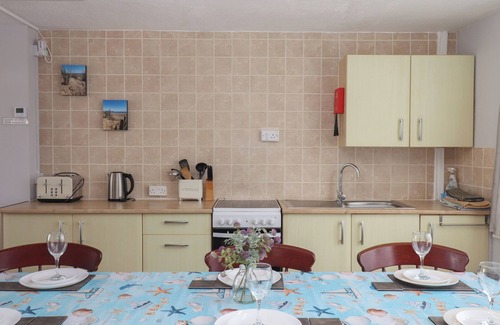 Dawlish Warren Cottage | TURTLE CHALET, pet friendly in Dawlish Warren