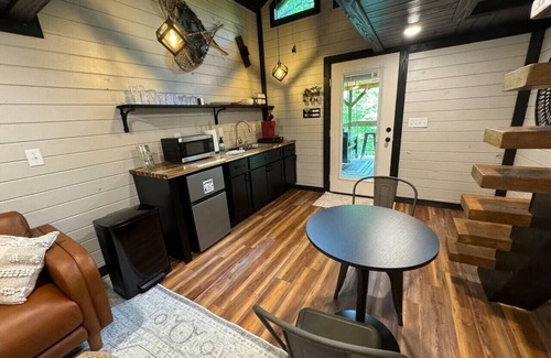 Campton House | Turtle Hatch-Hillside Cottage
