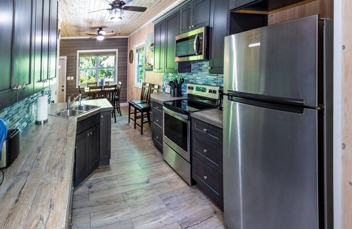 Spanish Wells House | Turtle Shell/Beach/Umbrella/Chairs/Kayak/Free Golf Cart/Quiet Dead End Street