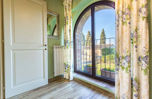 San Macario In Monte Cottage | TUSCAN COTTAGE WITH PRIVATE GARDEN AND PANORAMIC POOL. 1 KM WALK TO THE VILLAGE.