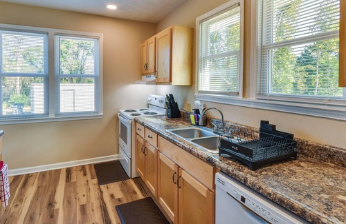 Macon County House | Tuskegee Countryside Retreat on 7 Acres!