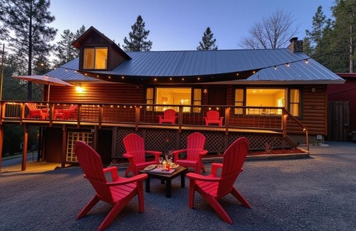Twain Harte Cabin | Twain Harte Group Cabin: Sleeps 21+, Walk to Town, Lake Access, Pet-Friendly