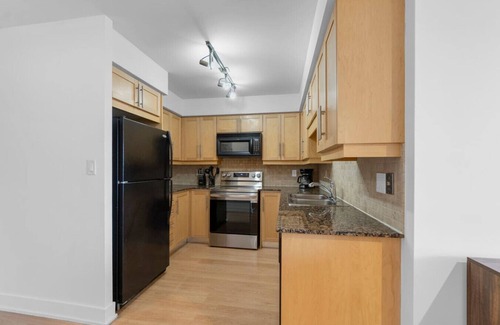Toronto Entertainment District Hotel | TwentyTO - Free Parking - 2 min to Rogers Centre