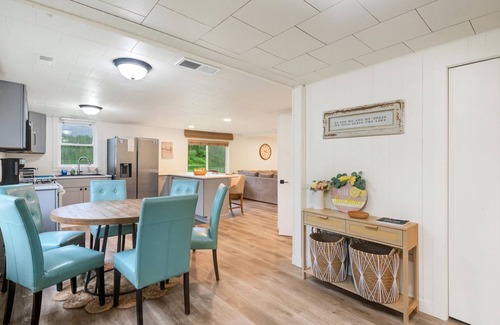 Trufant House | Twilight Cove: Crisp Air, Colorful Leaves & Lakeside Tranquility
