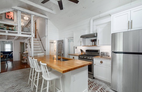 Clinton Corners House | Twin Cedar Pond: Modern Farmhouse w/Sprawling Deck and Oversized Indoor Hot Tub