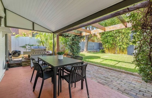 Randwick House | Twin Gables Federation Retreat with Garden Studio