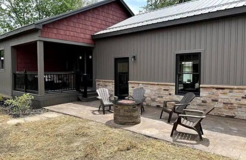 Sylvan Beach Cottage | Twin Getaway Cottages Sunrise