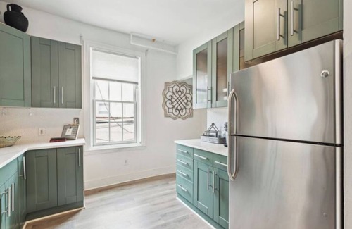 Fairmount Apartment | Two Bed Unit 6 Min Walk to Barnes Museum