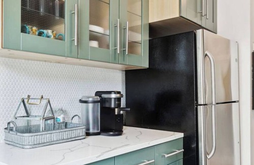 Fairmount Apartment | Two Bed Unit 6 Min Walk to Barnes Museum