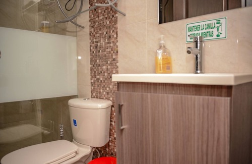Astorga Apartment | Two Bedroom AC Hot Tub, Balcony, Full kitchen Parque Poblado Big Bedroom apt 201