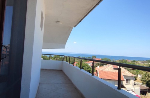 Chernomorets Apartment | Two-Bedroom Apartment with Terrace and Sea Viewn
