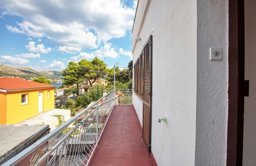 Grebastica Apartment | Two bedroom apartment near beach Šparadići, Šibenik (A-21600-a)