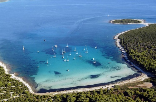 Verunic Apartment | Two bedroom apartment with terrace and sea view Verunić, Dugi otok (A-15209-a)