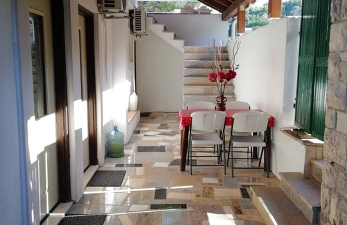 Rogac Apartment | Two bedroom apartment near beach Rogač, Šolta (A-5166-c)