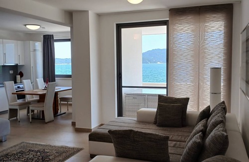 Viganj Apartment | Two bedroom apartment near beach Viganj - Podac, Pelješac (A-24663-a)