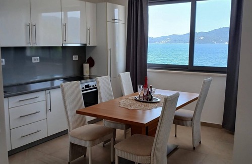 Viganj Apartment | Two bedroom apartment near beach Viganj - Podac, Pelješac (A-24663-a)