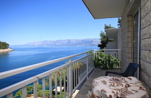 Bogomolje Apartment | Two bedroom apartment near beach Cove Mala Pogorila, Hvar (A-8953-a)