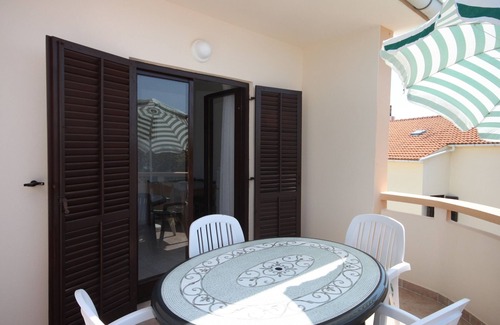 Lun Apartment | Two bedroom apartment near beach Cove Mulobedanj, Pag (A-6275-b)