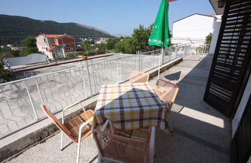 Grebastica Apartment | Two bedroom apartment with terrace and sea view Grebaštica, Šibenik (A-6103-b)