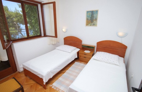 Bratus Apartment | Two bedroom apartment with terrace and sea view Bratuš, Makarska (A-2627-c)